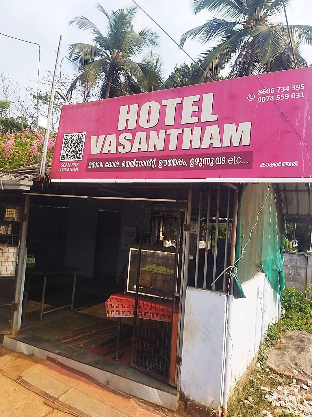 Vasantham Restaurant β authentic Kerala kitchen and dining atmosphere